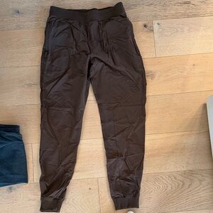 ALO Yoga Men's Dark Brown joggers